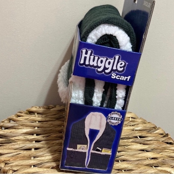 🔴 Huggle Gray Sherpa-Lined Scarf with Pockets! 🔥 - Picture 6 of 9